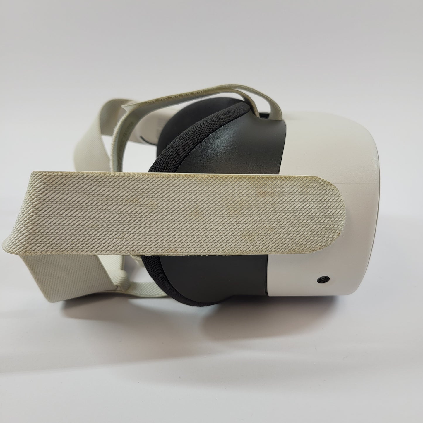 Meta Quest 3S 128GB Standalone All-in-One VR Headset P97
