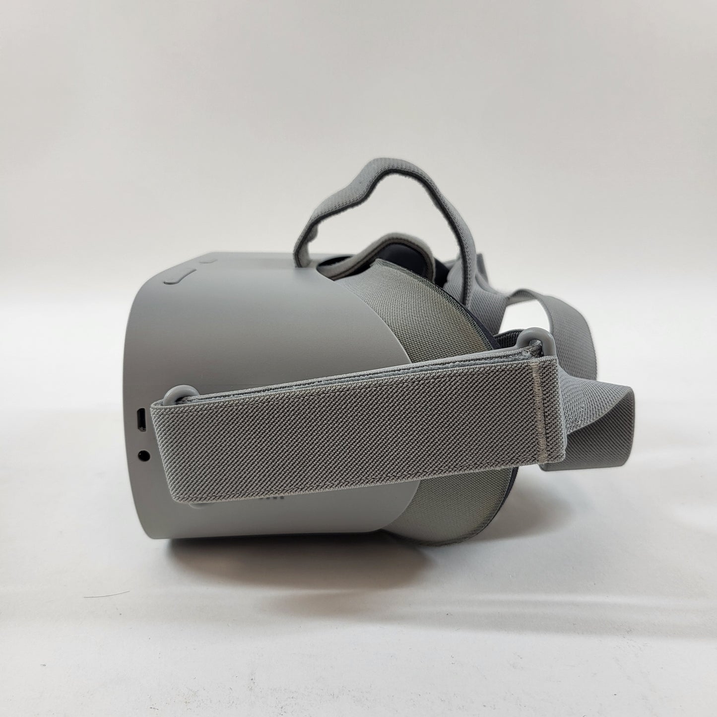 Oculus Go 64GB Standalone All-in-One VR Headset 301-00102-01