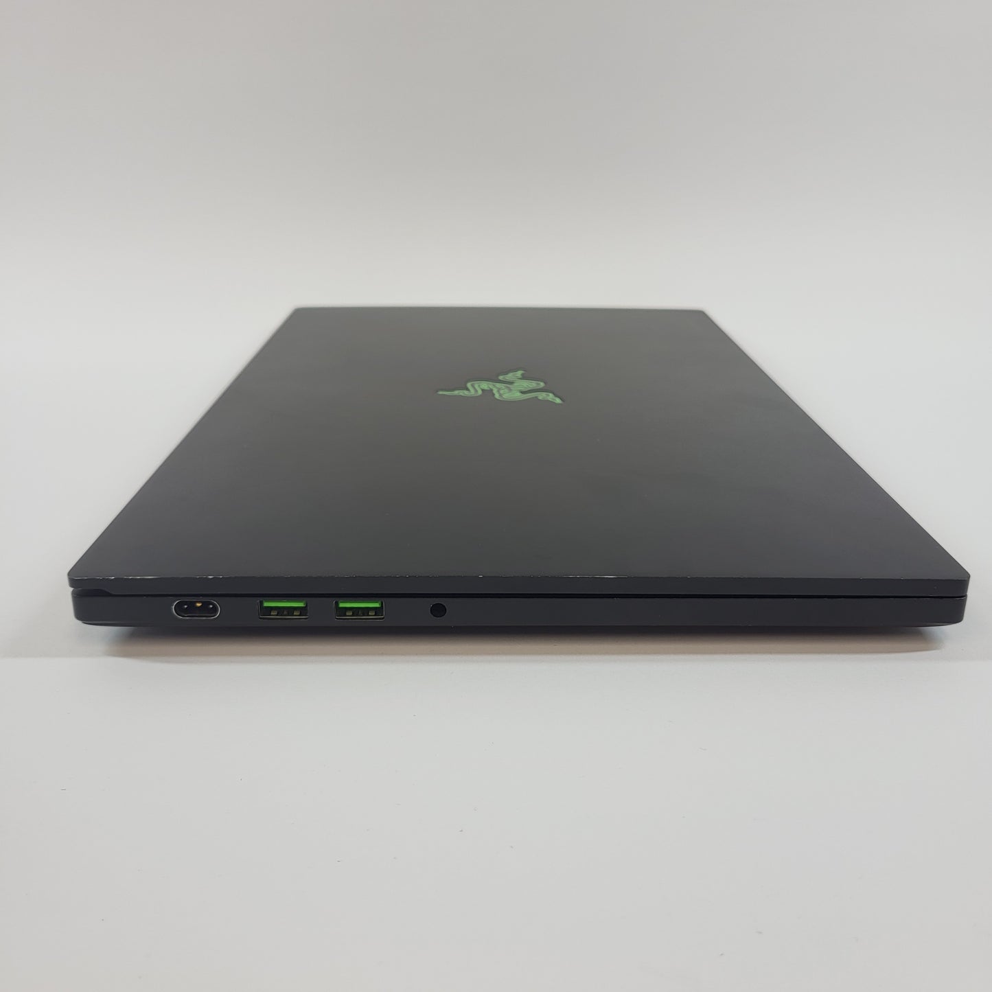 Razer Blade 15 RZ09-02386 15.6" i7-8750H 2.2GHz 16GB RAM 512GB SSD GeForce GTX 1070 Max-Q READ