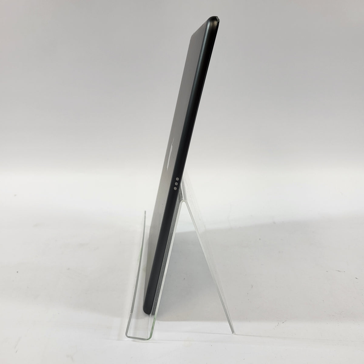 WiFi Only Apple iPad 9th Gen 64GB 26.2.1 Space Gray MK2K3LL/A