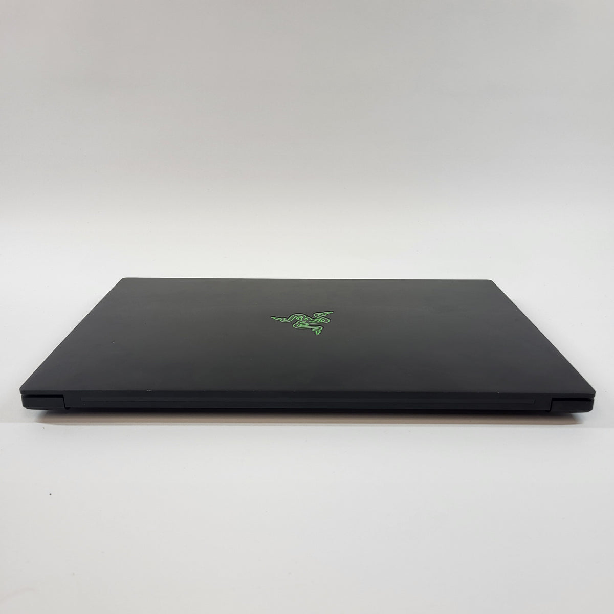 Razer Blade 15 RZ09-02386 15.6" i7-8750H 2.2GHz 16GB RAM 512GB SSD GeForce GTX 1070 Max-Q READ