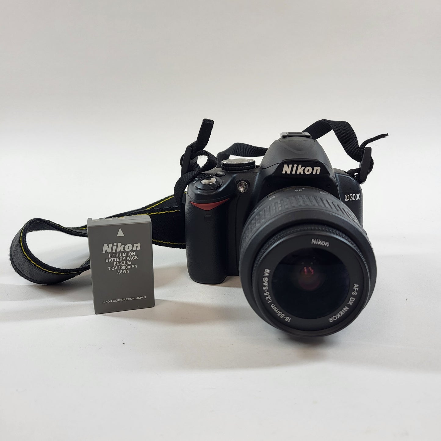 Nikon D3000 10.2MP Digital SLR DSLR Camera 5870 Shutter Count Bundle